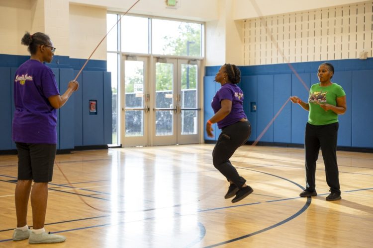woman doing double dutch