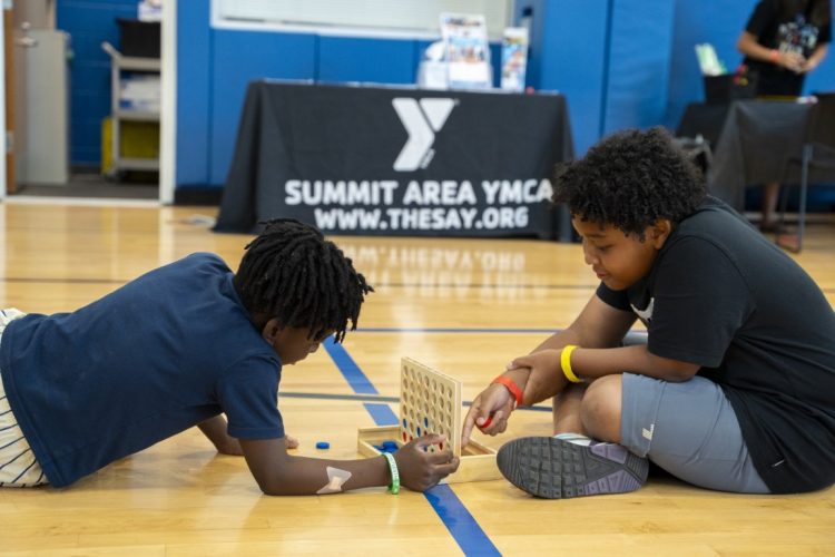 children playing connect 4